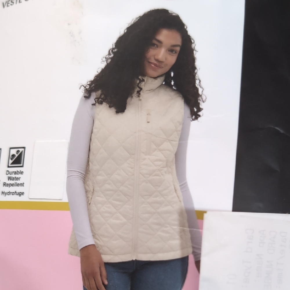 M: Bench Packable Cream Vest